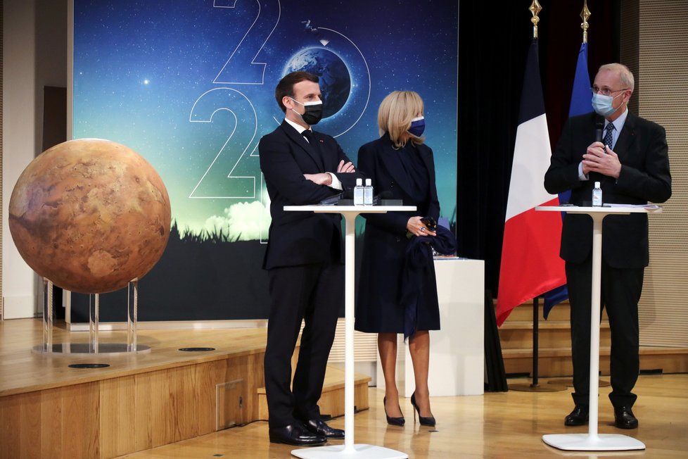 Francouzský prezident Emmanuel Macron s manželkou Brigitte.