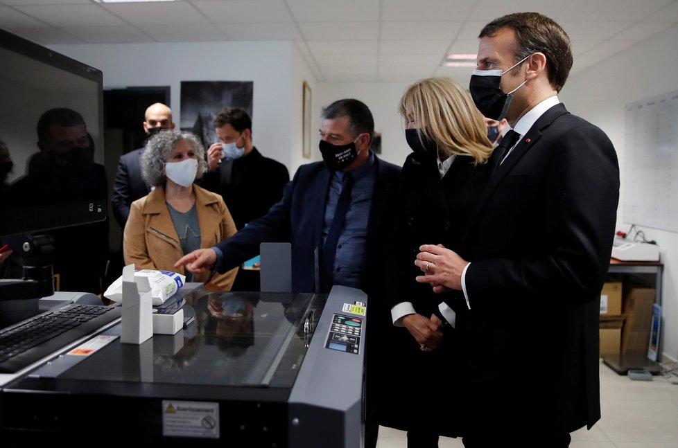 Francouzský prezident Emmanuel Macron s manželkou Brigitte.