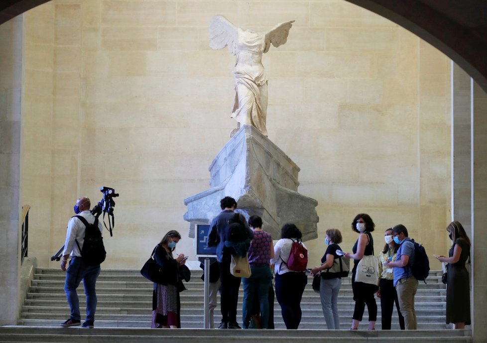 Francouzský Louvre se připravuje na znovuotevření.