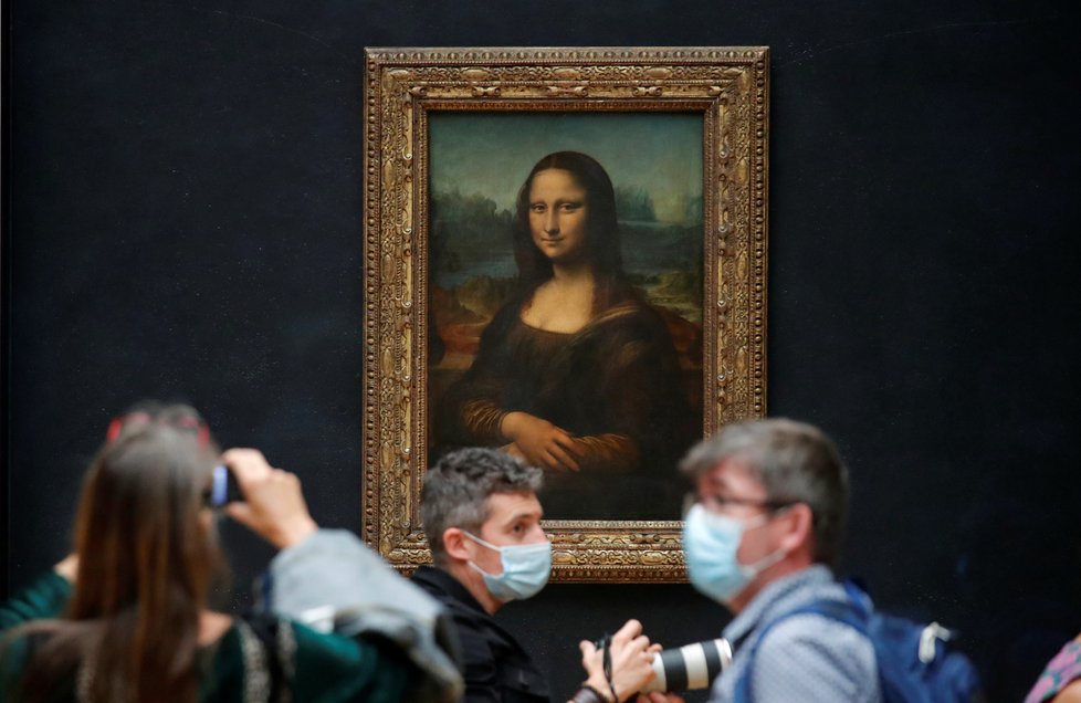 Francouzský Louvre se na znovuotevření připravoval už v červnu.