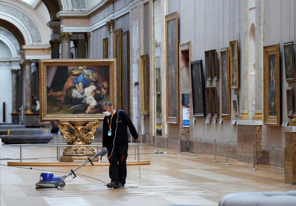 Francouzský Louvre se připravuje na znovuotevření.