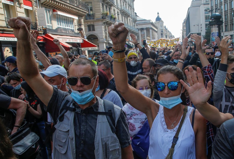 Koronavirus ve Francii: Lidé protestují kvůli stavu zdravotnictví, především kvůli situaci na odběrových místech