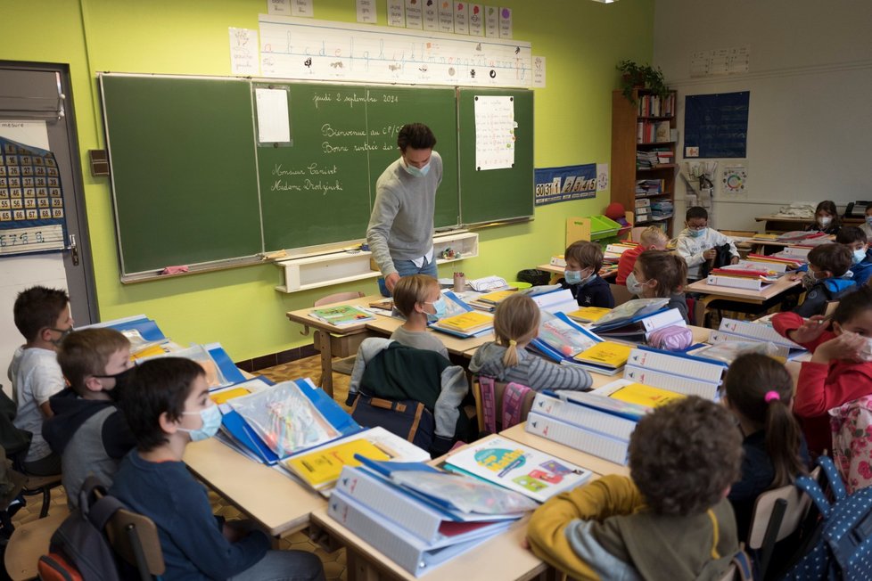 Francouzské děti se po prázdnínách vrátily do škol
