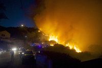 Požár vyhnal z Korsiky turisty. Na ostrově evakuovali tisíc lidí
