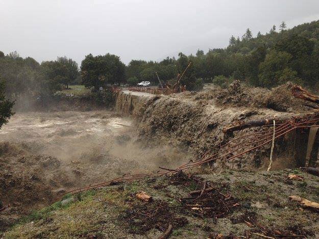 Při náhlé záplavě kaňonu na Korsice přišlo o život 5 lidí, mezi nimi i dítě