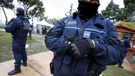 Posílené policejní hlídky na vánočních trzích ve francouzském Nice