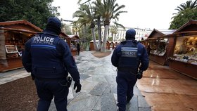 Posílené policejní hlídky na vánočních trzích ve francouzském Nice