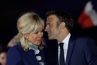 Macron podruhé: Prezident přesvědčivě vyhrál volby, Le Penová uznala porážku