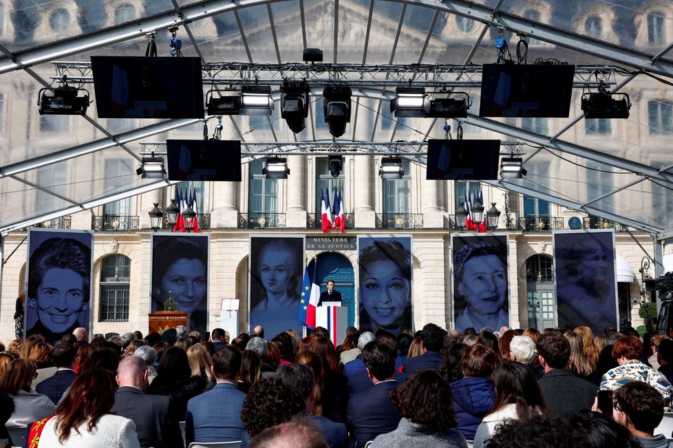 Oslava ústavního práva na potrat v Paříži (8. 3. 2024)