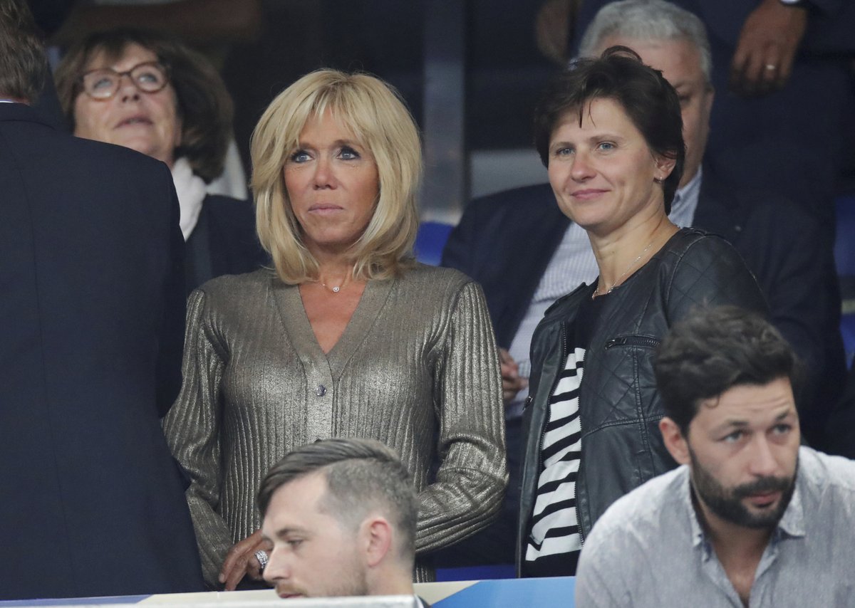 Brigitte Macronová doprovodila manžela, prezidenta Macrona, na fotbal.