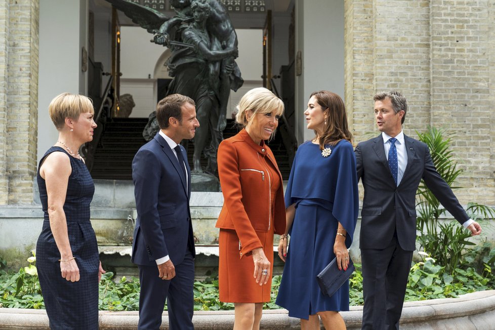 Brigitte Macronová zazářila během návštěvy Dánska, na snímku s manželem, prezidentem Emmanuelem Macron, dánským korunním prince Frederikem a korunní princeznou Mary.