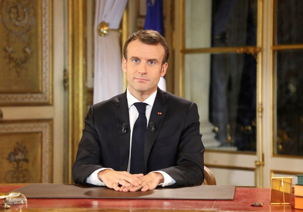 V reakci na protesty hnutí takzvaných žlutých vest slíbil dnes francouzský prezident Emmanuel Macron řadu opatření v hospodářské a sociální oblasti, která by měla přispět ke zlepšení situace obyvatel země.