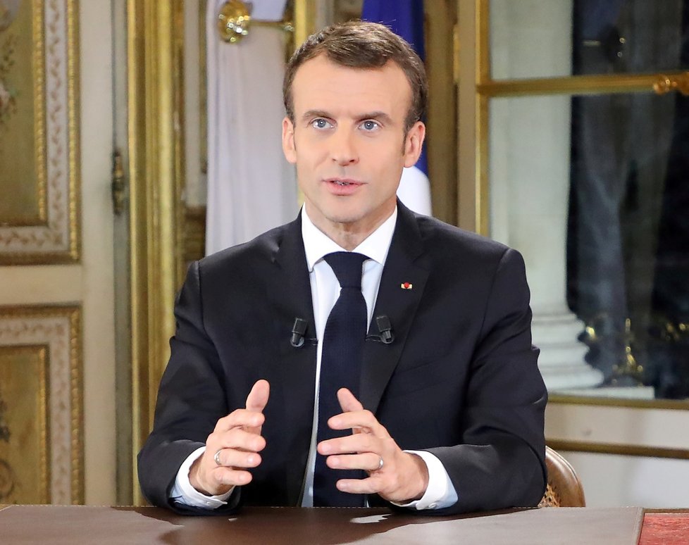 V reakci na protesty hnutí takzvaných žlutých vest slíbil dnes francouzský prezident Emmanuel Macron řadu opatření v hospodářské a sociální oblasti, která by měla přispět ke zlepšení situace obyvatel země.