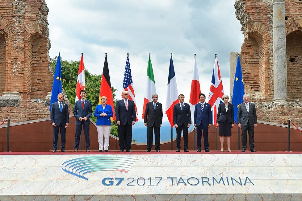 Čerstvý prezident Macron na summitu G7 v Itálii, 26. 5. 2017.