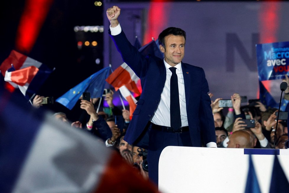 Emmanuel Macron krátce poděkoval za znovuzvolení.