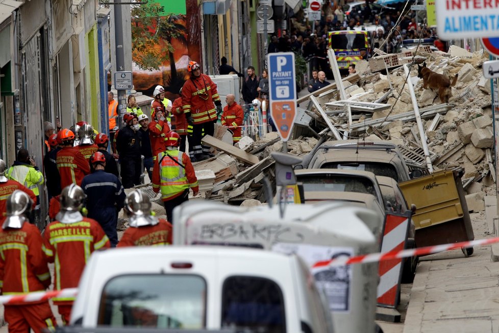 V centru francouzského Marseille se zřítily dvě několikapatrové budovy (5. 11. 2018)