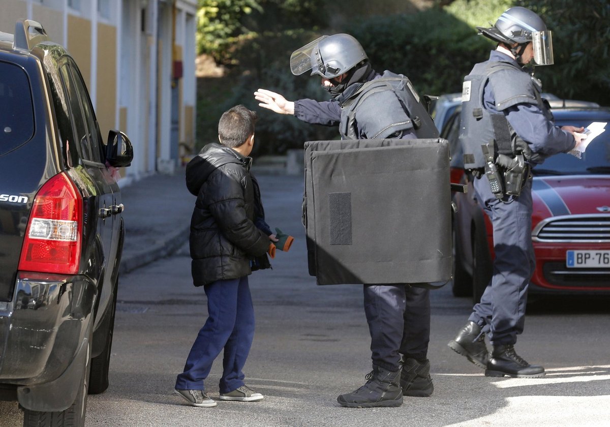 Válka gangů ve francouzském Marseille. Policie uzavřelé celé sídliště.