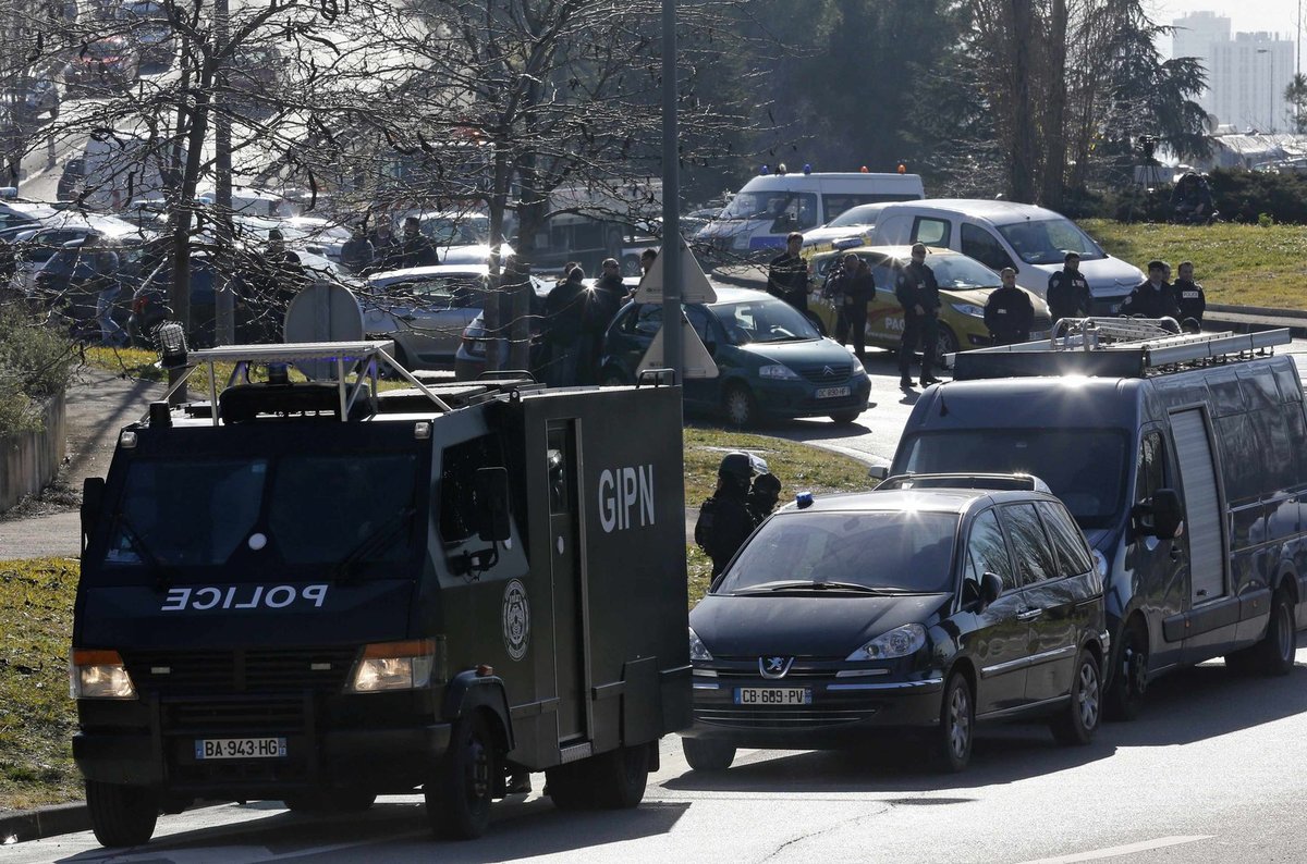 Válka gangů ve francouzském Marseille. Policie uzavřelé celé sídliště.