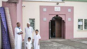 Islamisté podřízli knězi hrdlo: Církev vedlejší pozemek darovala muslimům pro stavbu mešity.