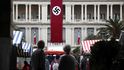 Filmaři vyvěsili v Nice nacistickou standartu