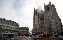 Rok po požáru v Notre-Dame: Další katedrála v plamenech!