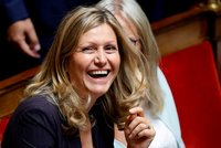 Francouzské Národní shromáždění poprvé povede žena. Volbě předcházely slzy poslance