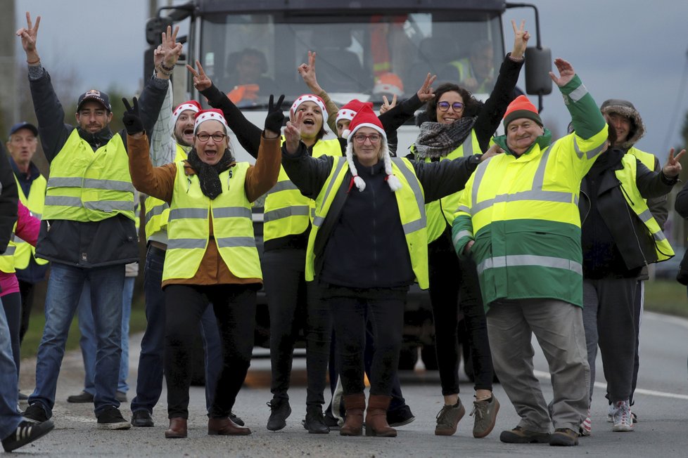 Žluté vesty plánují další vlny nepokojů, (7. 12. 2018).