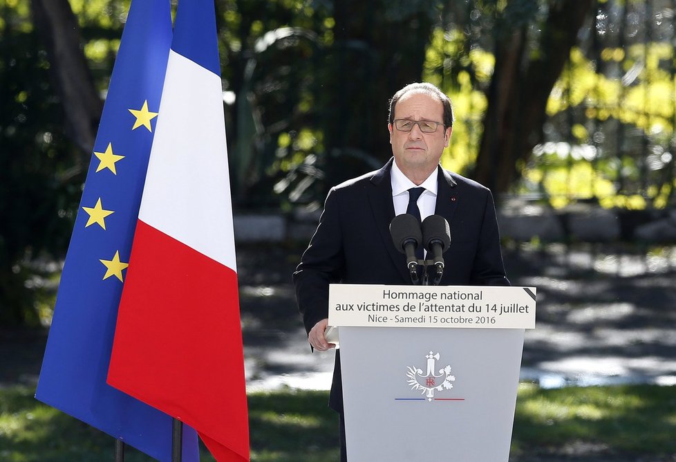 François Hollande na tryzně za oběti teroristického útoku v Nice.