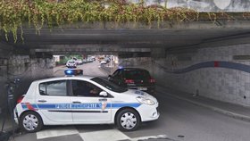 Policisté ozbrojence zastřelili.