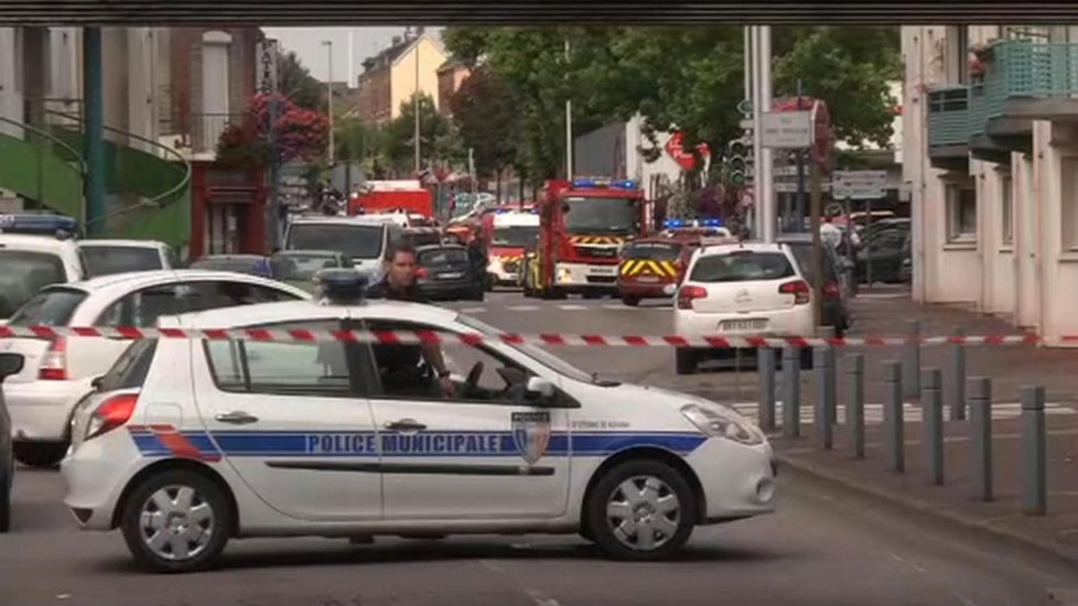 Při policejním zásahu byli oba ozbrojenci zabiti.