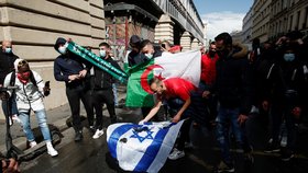 Demonstrace na podporu Palestinců v Paříži.