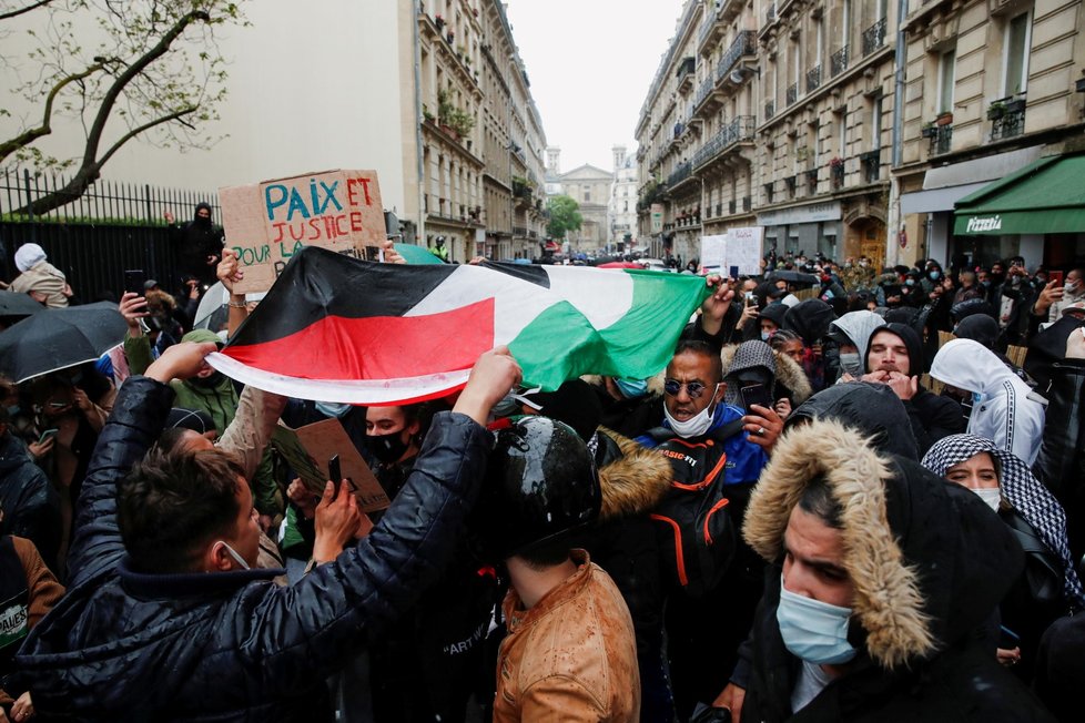 Demonstrace na podporu Palestinců v Paříži.