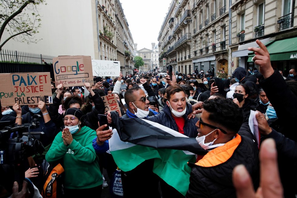 Demonstrace na podporu Palestinců v Paříži.