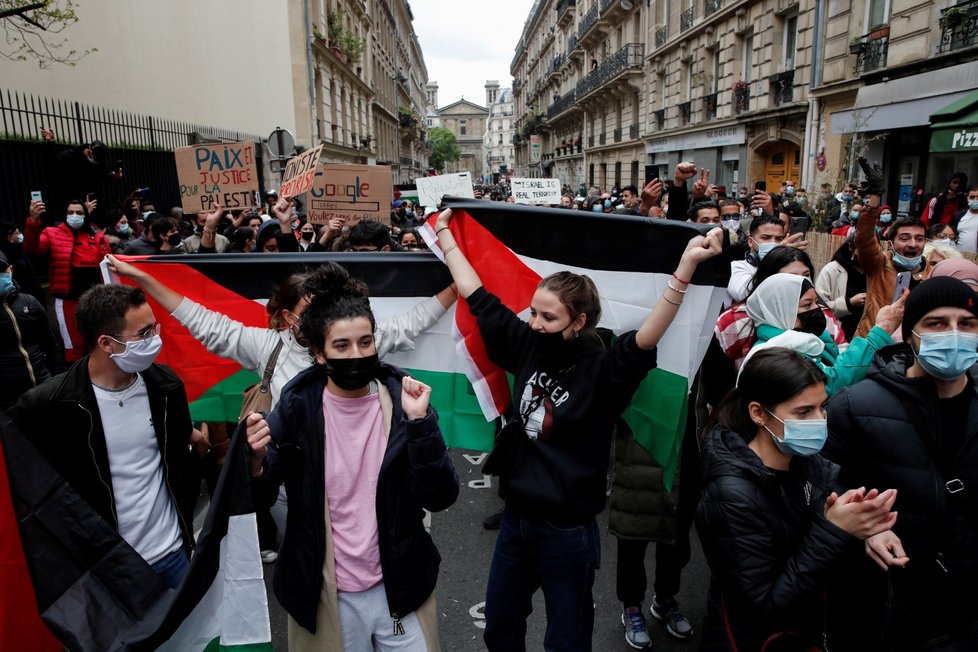 Demonstrace na podporu Palestinců v Paříži.