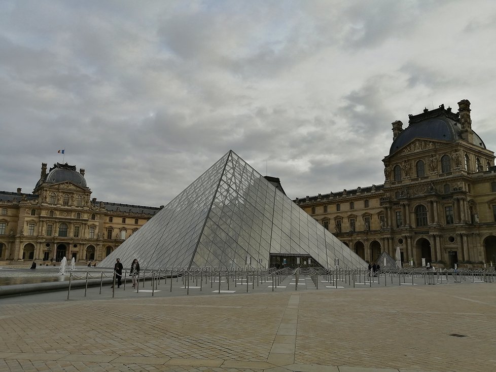 V centru Paříže nejsou žádní turisté