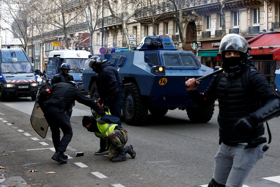 Protesty žlutých vest v Paříži (8.12.2018)