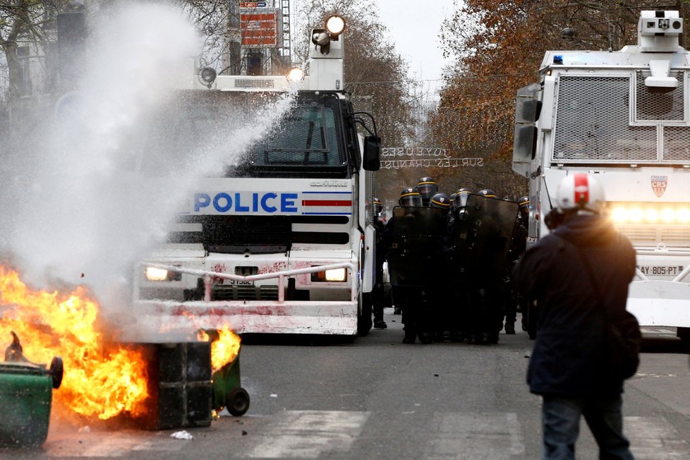 Protesty žlutých vest v Paříži (8.12.2018)