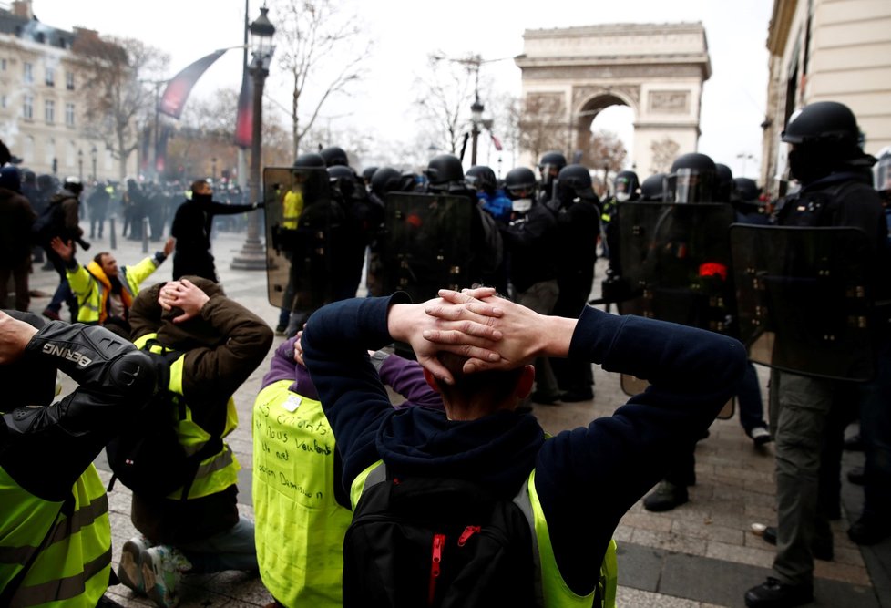 Protesty žlutých vest v Paříži (8.12.2018)