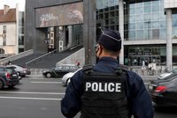 Krvavý útok v Paříži: Agresor pobodal tři ženy