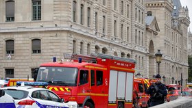 Na policejní prefekturu v Paříži naběhl útočník s nožem. Zabil několik lidí