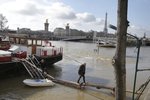 Francouze ohrožuje řeka Seina.