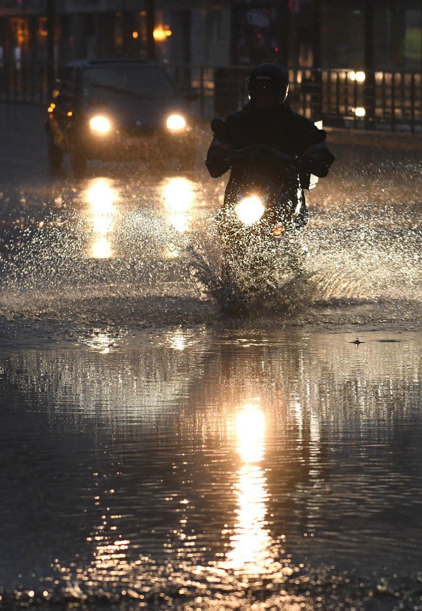 Nepříznivé počasí bude podle meteorologů Francii sužovat celý týden. Pro departement Eure jižně od Rouenu vydala služba Météo-France varování před obzvlášť vydatným deštěm.