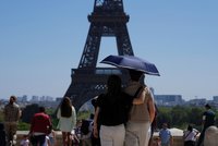 Evropa pod náporem veder: Ve Francii naměřili 43 °C, ve Florencii 40 °C. Přibývá evakuací