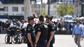 Francouzští policisté v ulicích během fotbalového Eura