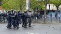 Francouzská policie zasahuje proti demonstrantům