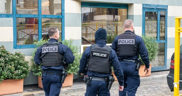 Policie ve Francii vyšetřuje vraždu matky a jejích čtyř dětí.
