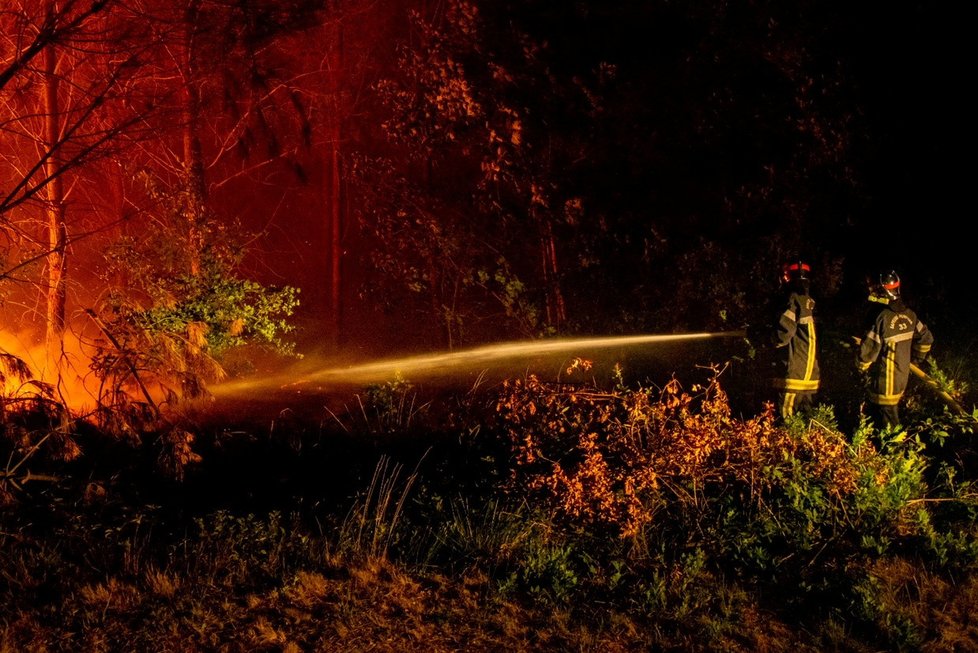 Boj s rozsáhlými lesními požáry ve Francii