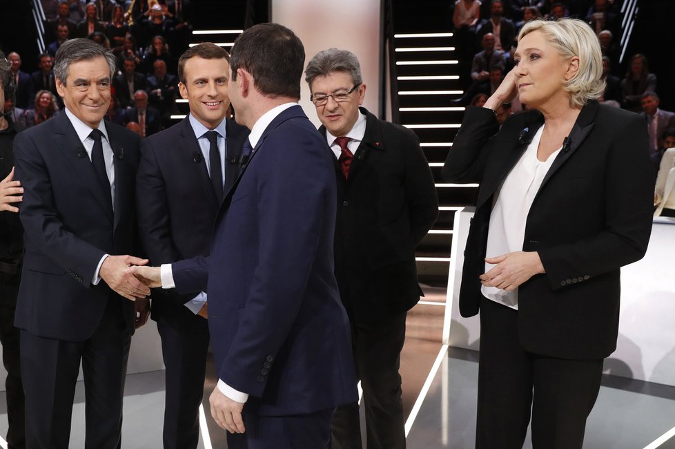 Nejpřesvědčivěji působil v debatě pěti kandidátů na francouzského prezidenta centrista Emmanuel Macron. Vyplývá to z průzkumu agentury Elabe. Na opačném konci žebříčku skončil socialista Benoît Hamon.