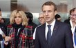 Emmanuel Macron s manželkou Brigitte.