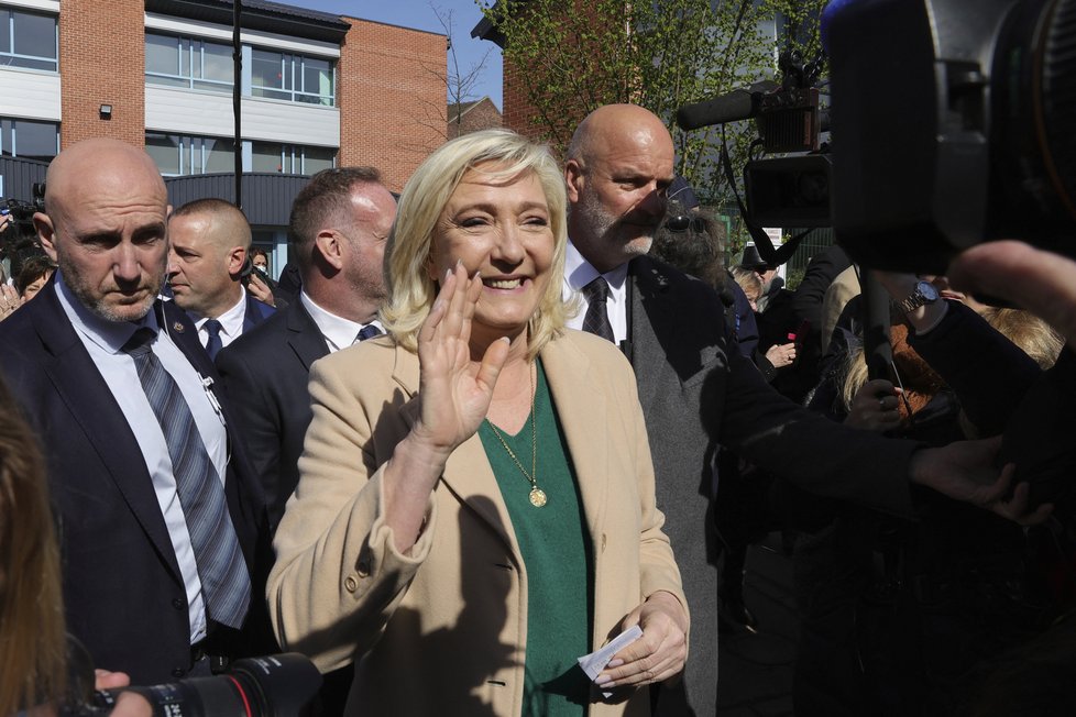 Prezidentské volby ve Francii: Prezidentská kandidátka Marine Le Penová u prvního kola voleb (10.04.2022)